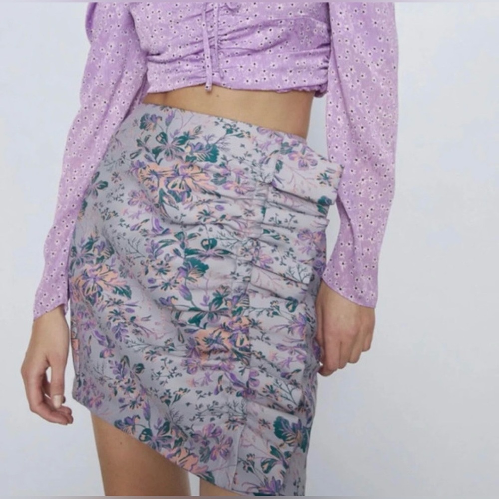 Zara Women’s Floral Feminine Flirty Ruched Ruffle Mini Skirt Size Medium - Picture 2 of 5